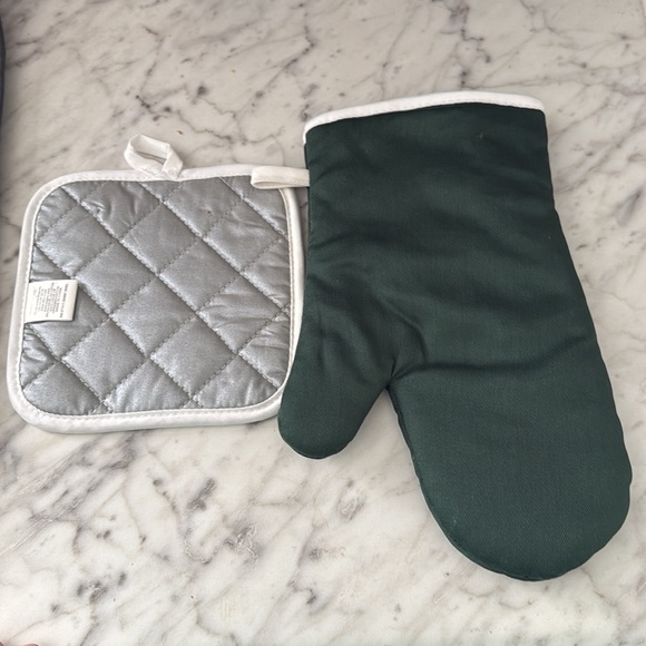 MICHIGAN STATE SPARTANS POT HOLDER MITTS - Picture 2 of 3